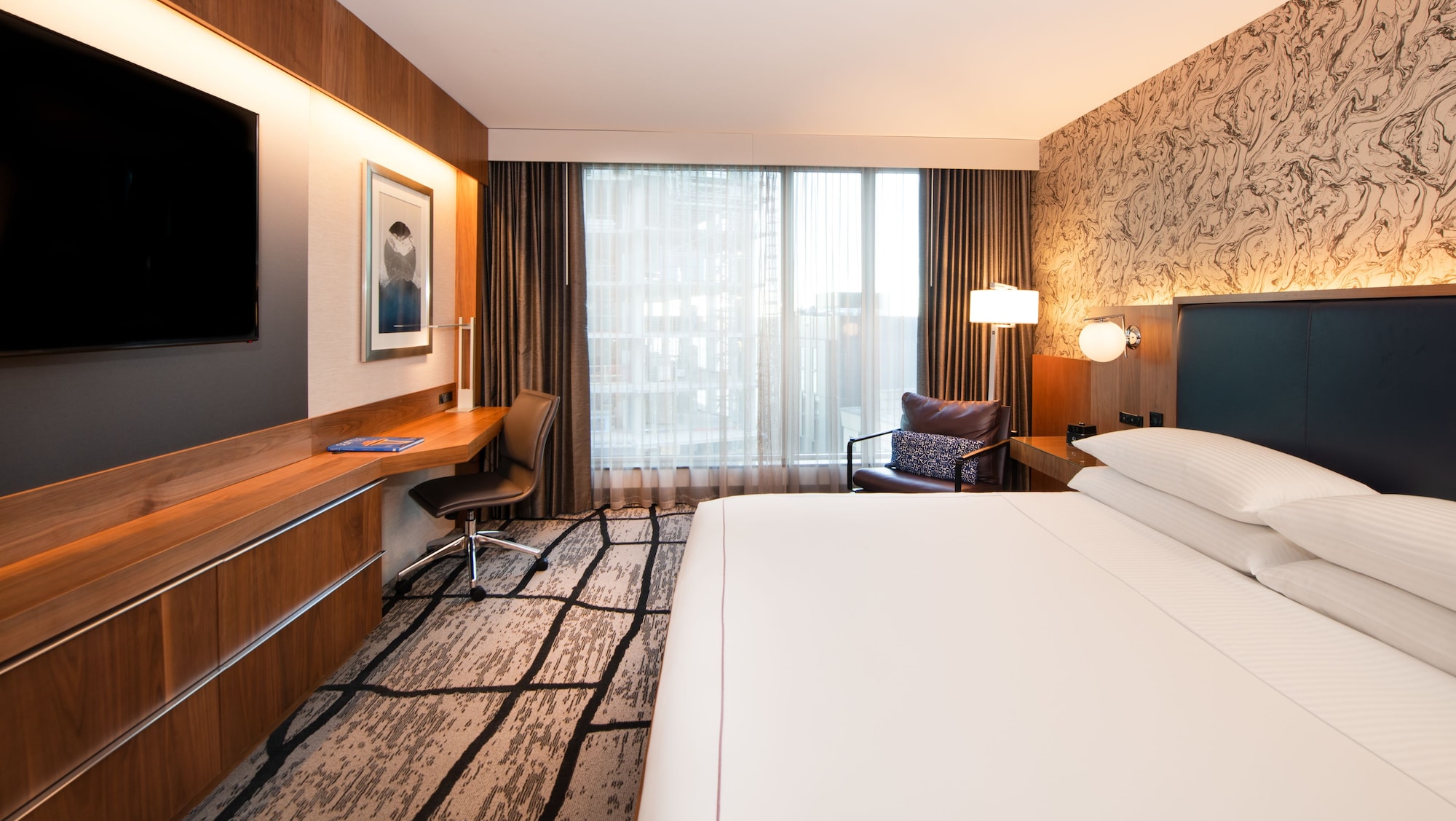 ROOM, KING BED, CITY VIEW, CORNER, ACCESSIBLE