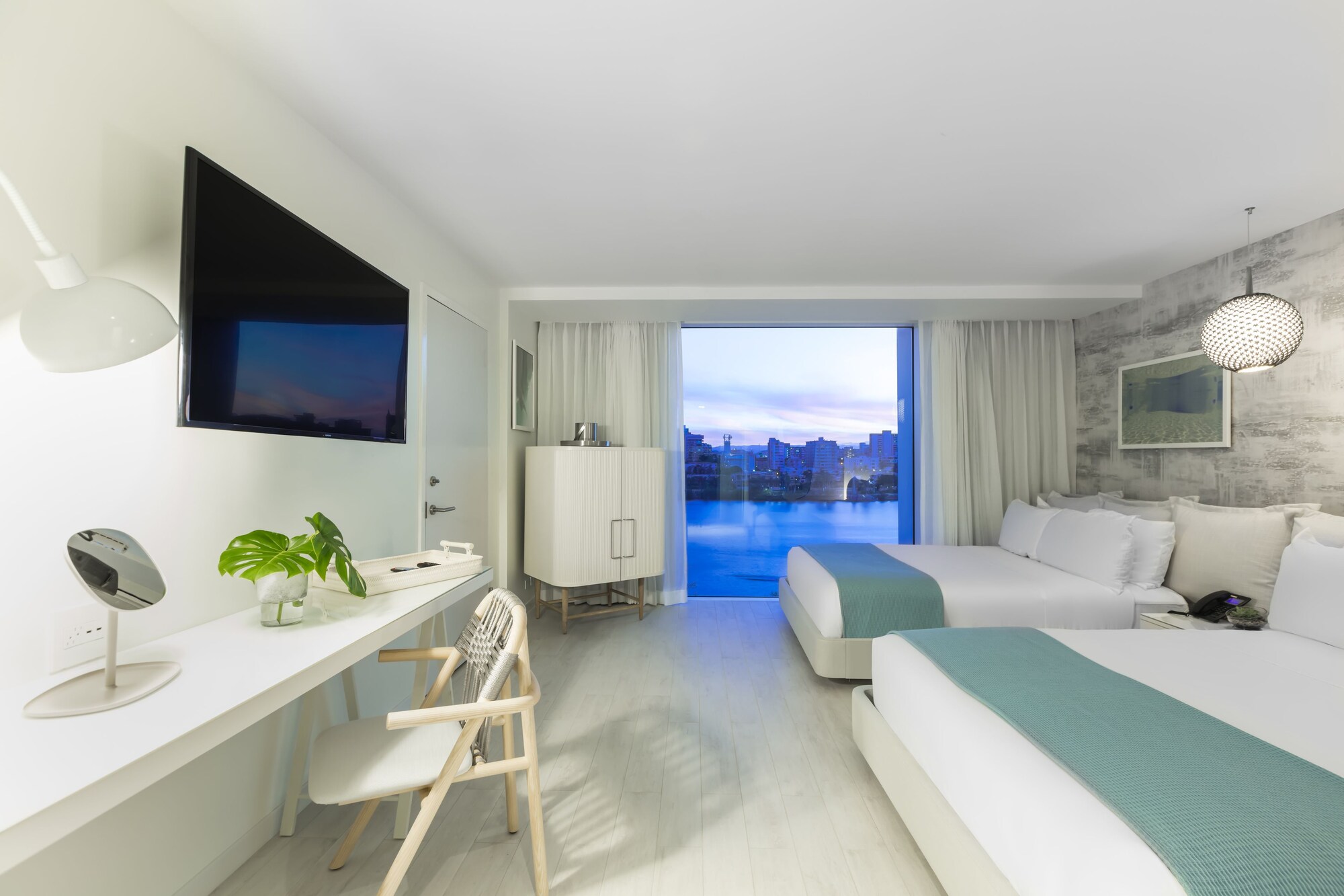 LAGOON, PREMIUM, 2 QUEEN BEDS