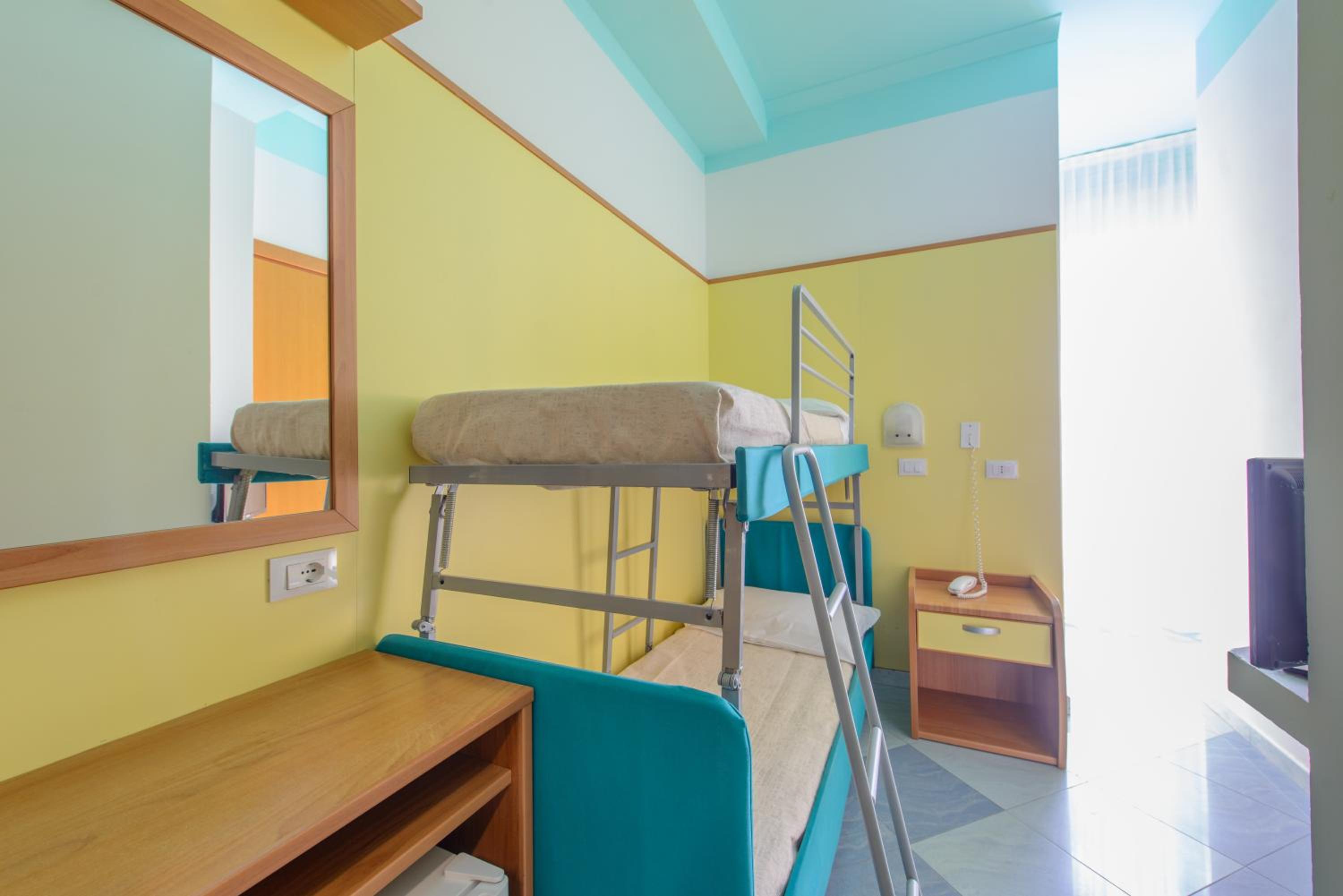 Christian Hotel 33/50