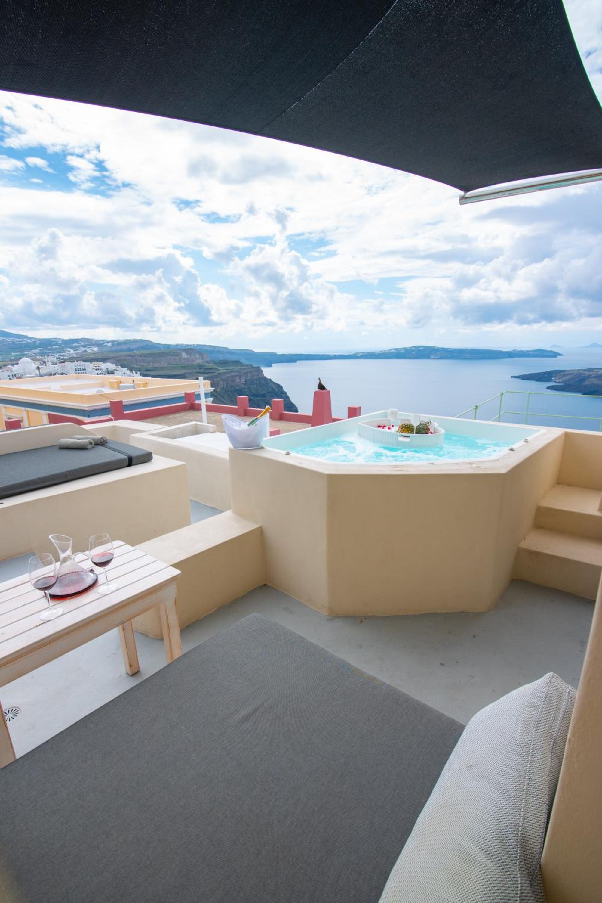 Caldera Cliff Illusion Suites 14/24