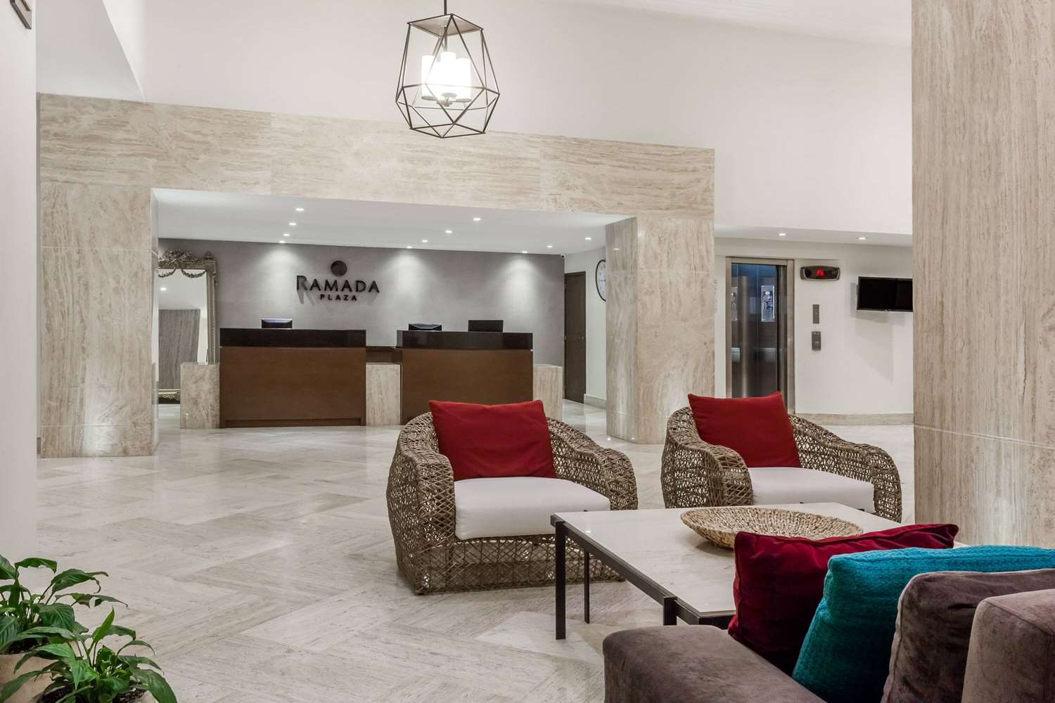 Ramada Plaza by Wyndham Leon 4/54