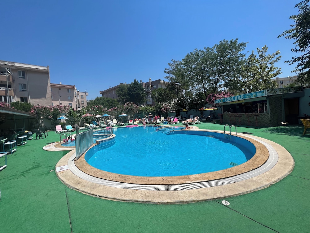 Golden Moon Apart Hotel 57/64