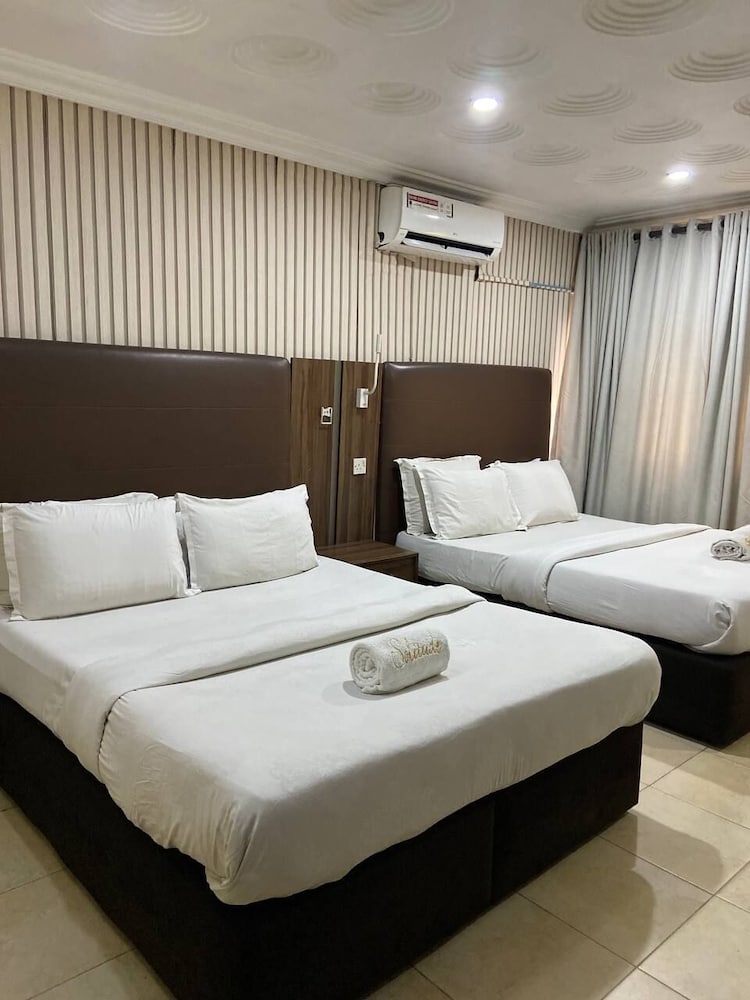 Solitude Hotel Yaba 17/50