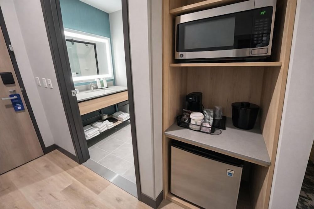غرفة بسرير كينج لذوي الإعاقة، La Quinta Inn and Suites by Wyndham Leavenworth 8/8
