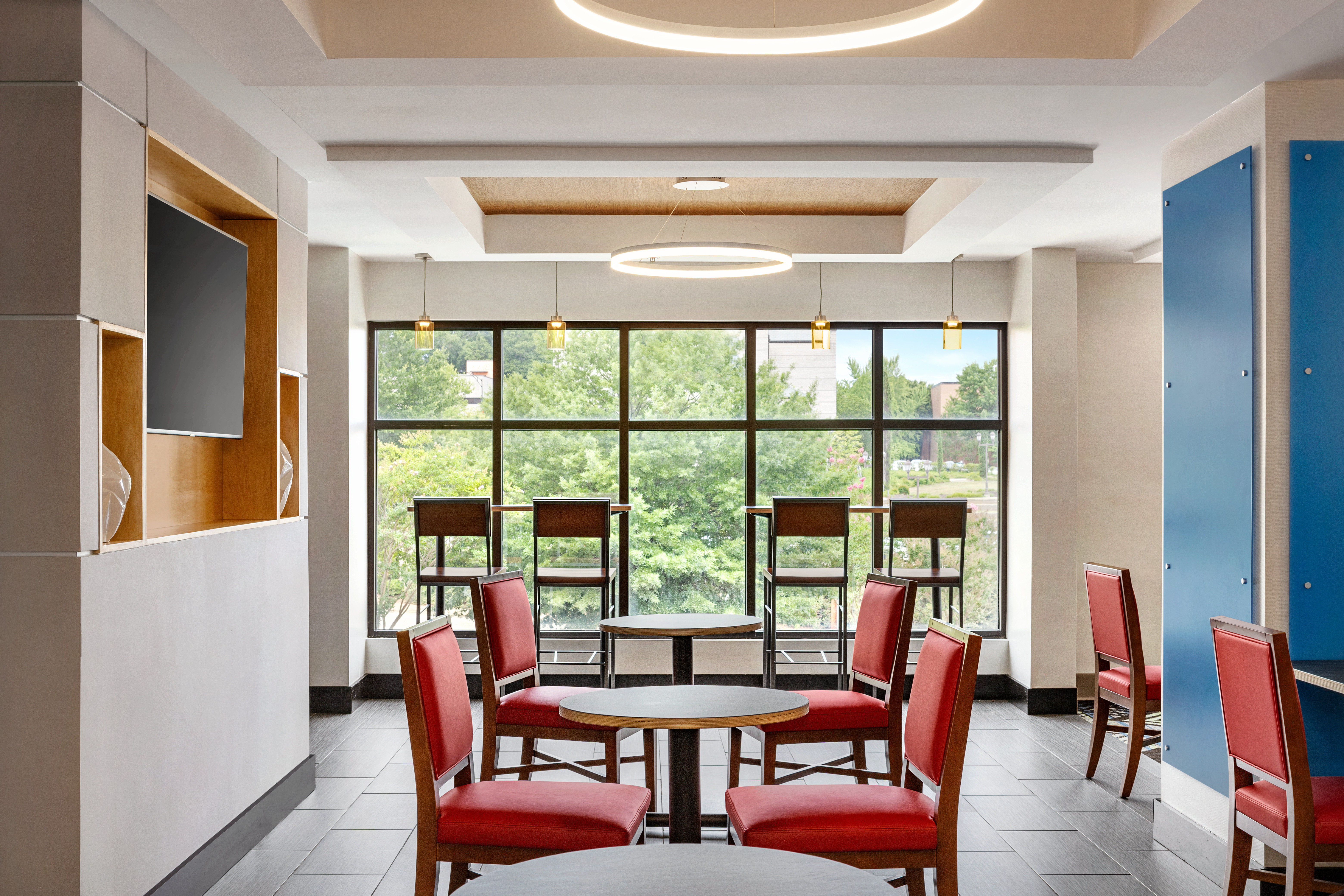 Holiday Inn Express Hotel And Suites Greenville Downtown 63/82