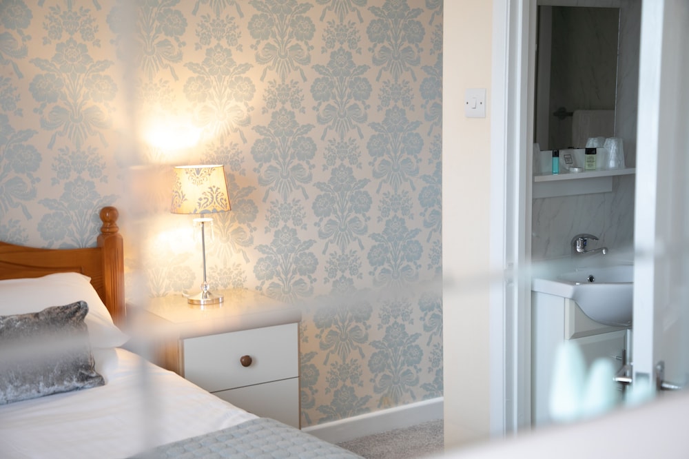 Trelawney Hotel B B Guest House 50/50