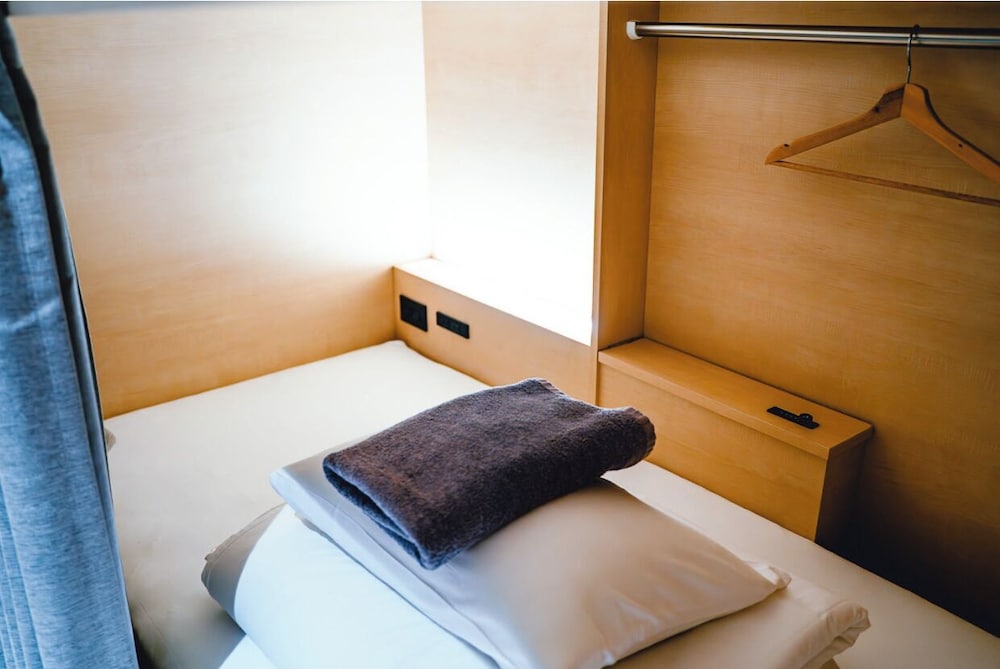 MIXED DORM, SHARED BATHROOM, ANNEX