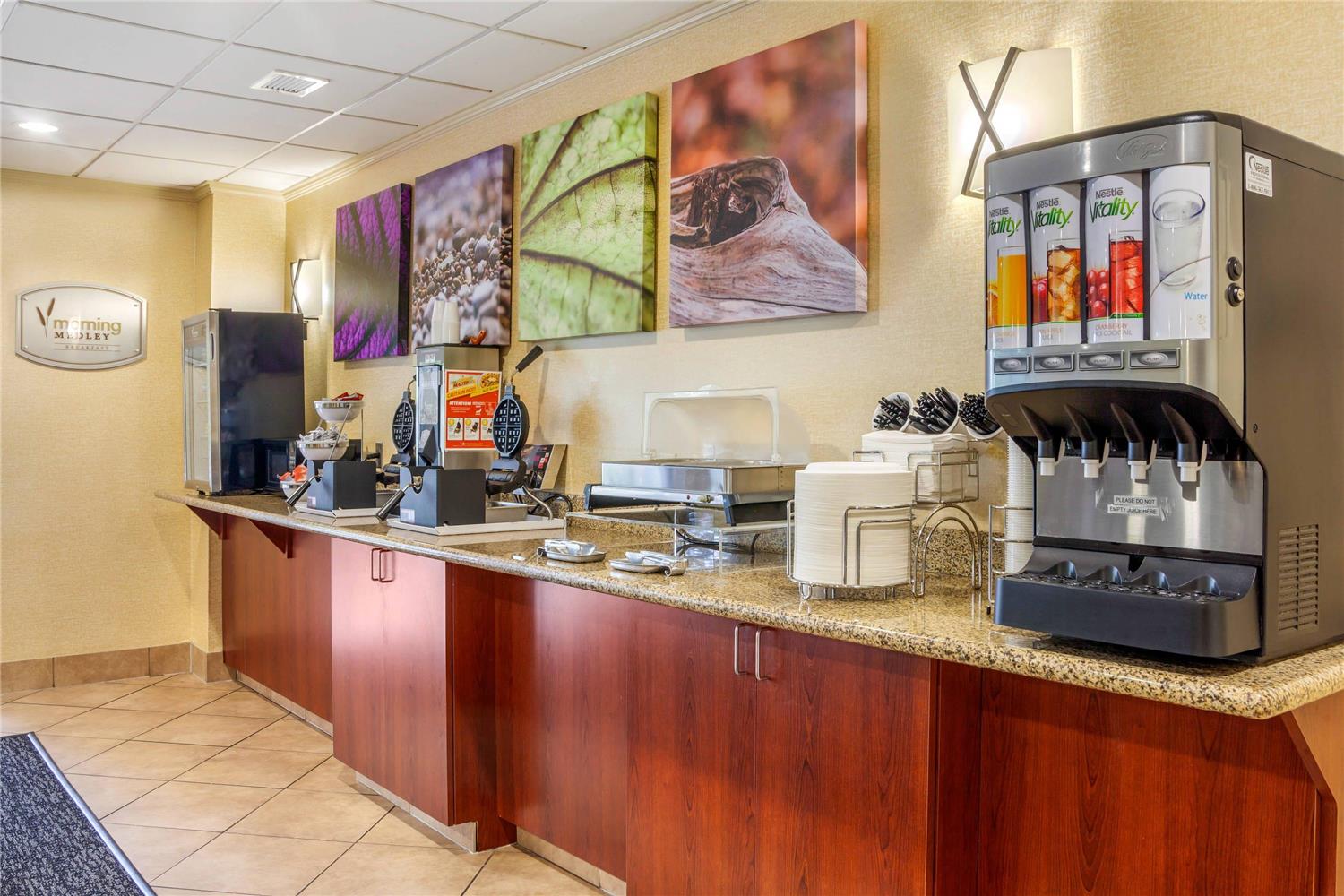 Sleep Inn and Suites Airport Milwaukee WI 6/38