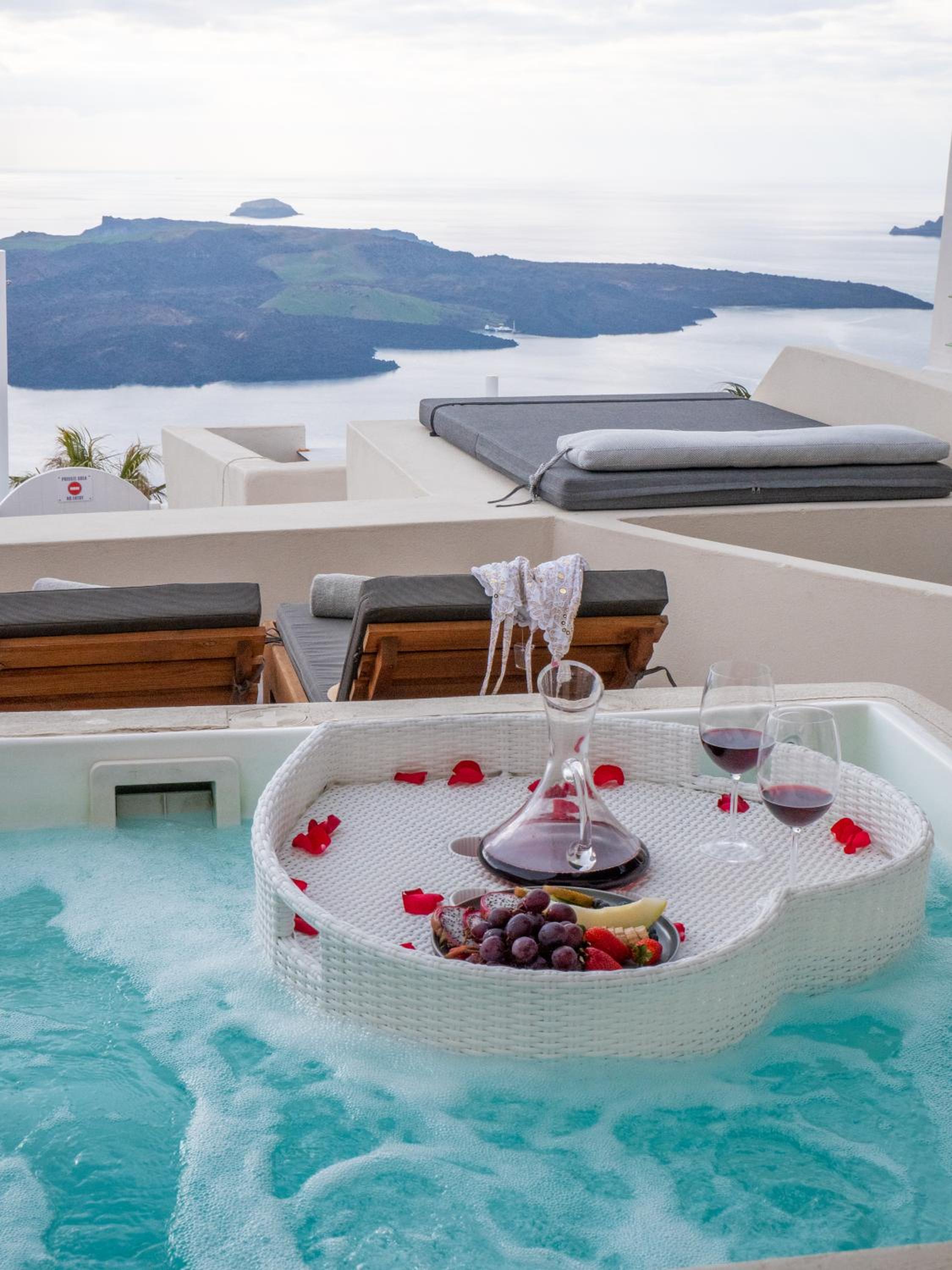 Caldera Cliff Illusion Suites 15/24