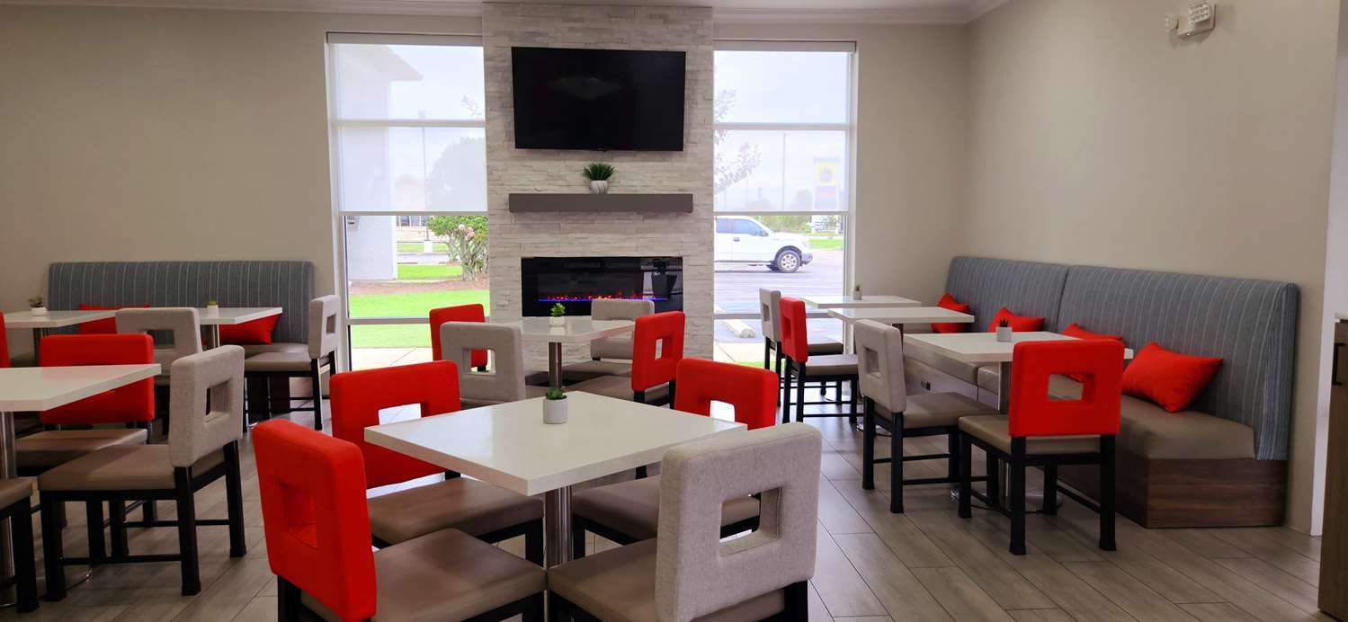 Americas Best Value Inn & Suites- Foley / Gulf Shores 21/35