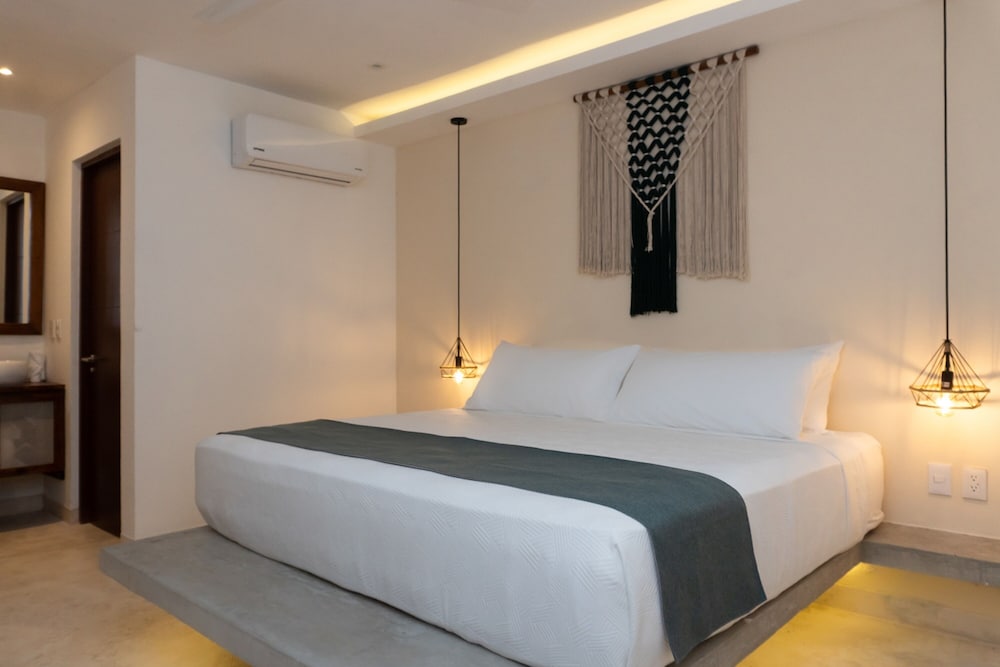 JUNIOR, KING BED
