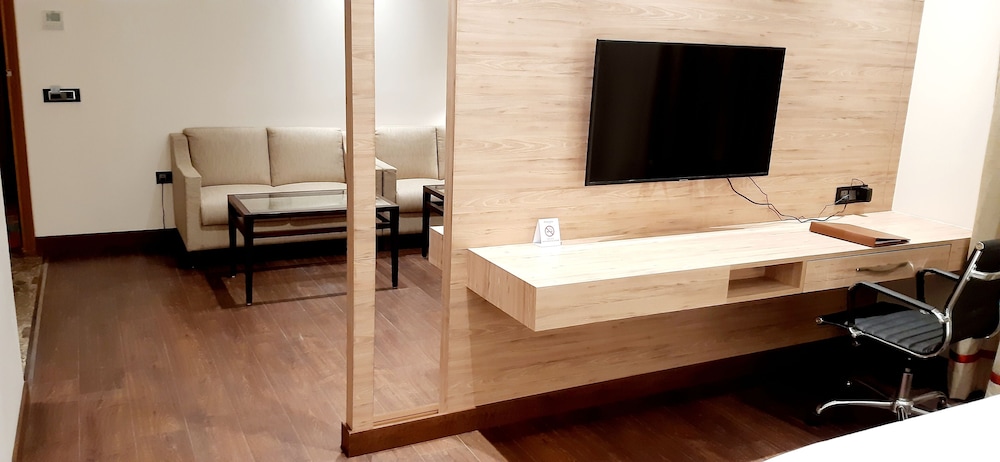 Ramada by Wyndham Aligarh GT Road 47/51