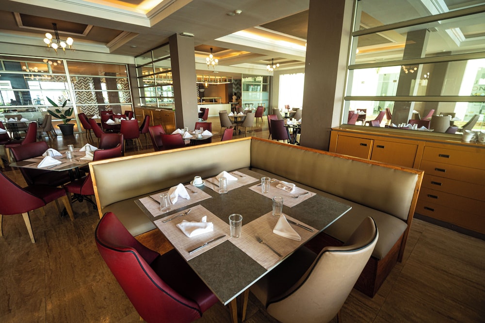 The Signature Level at Grand Palladium Lady Hamilton Resort & Spa 31/48