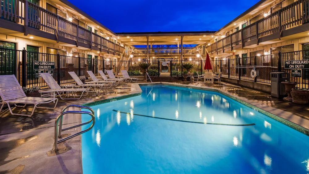 Best Western Shadow Inn 3/43