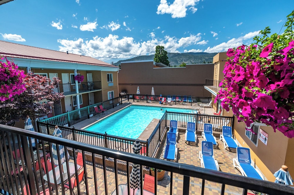 Sahara Courtyard Inn Penticton 75/77