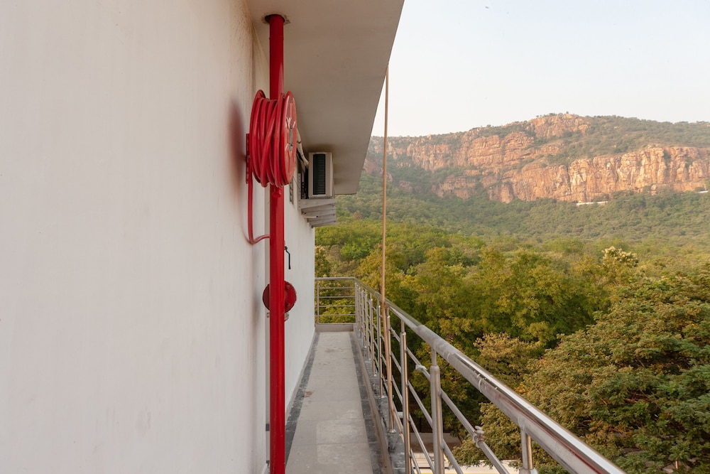 Oyo 27775 Hotel Srinivasa Residency 26/26