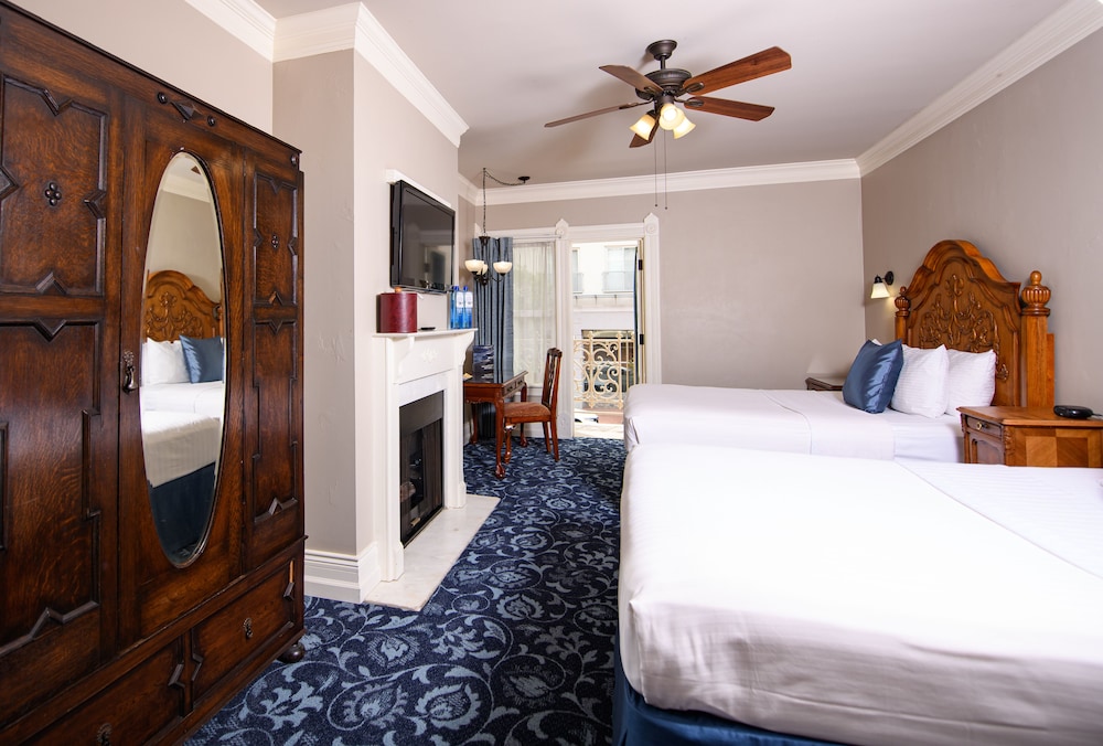 ROOM, 2 QUEEN BEDS, CITY VIEW