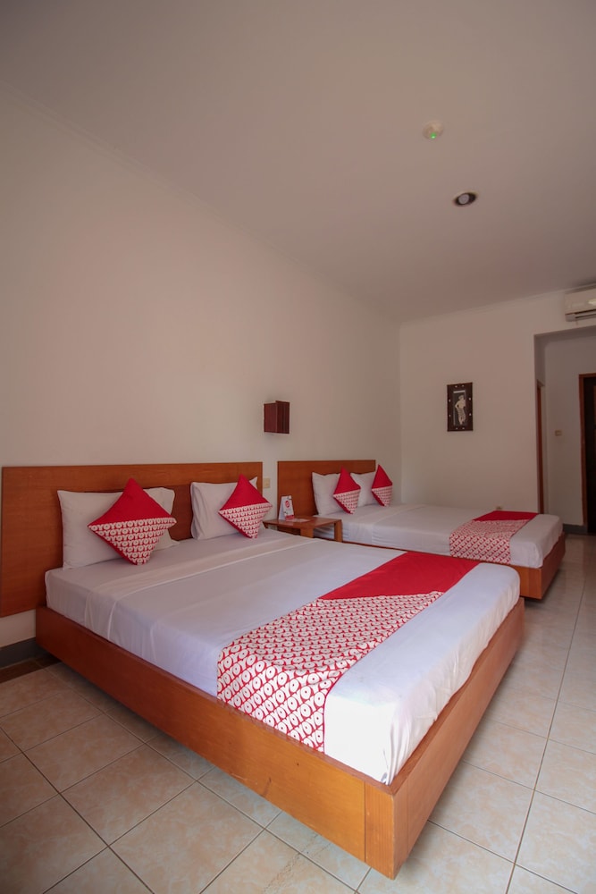 RedDoorz Plus At Hotel Sofia Pangandaran 5/27