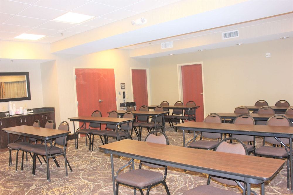 Hampton Inn Gonzales 51/56