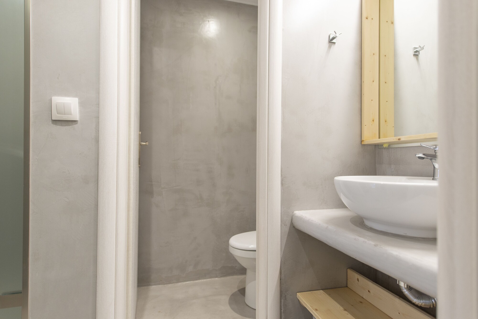 FEMALE DORM, 8 BEDS