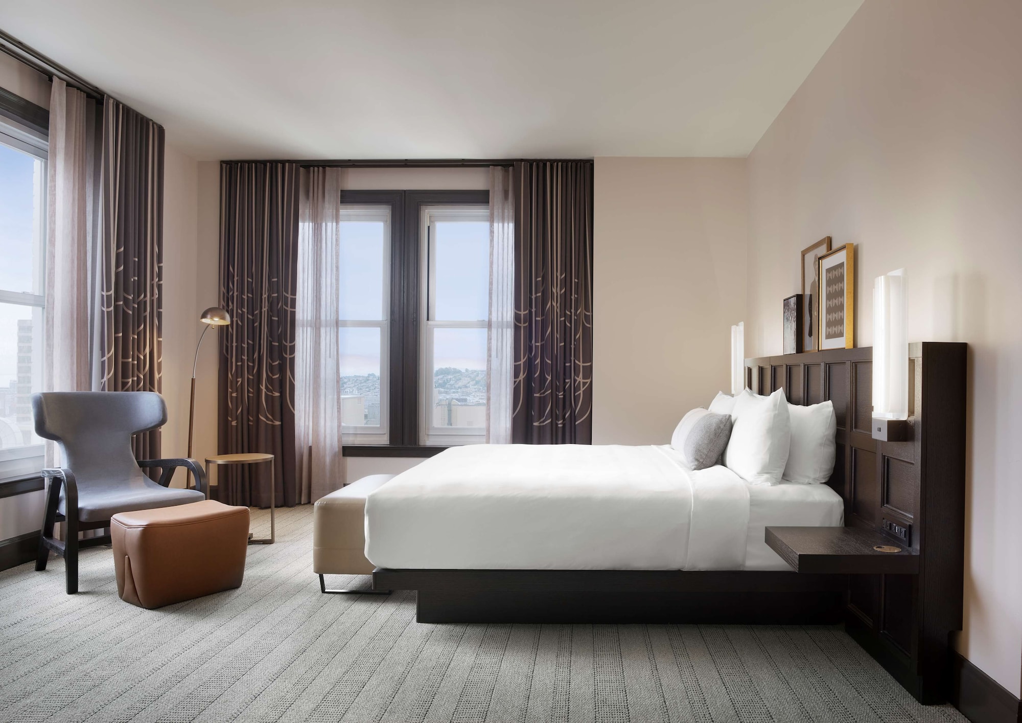 JUNIOR SUITE, KING BED