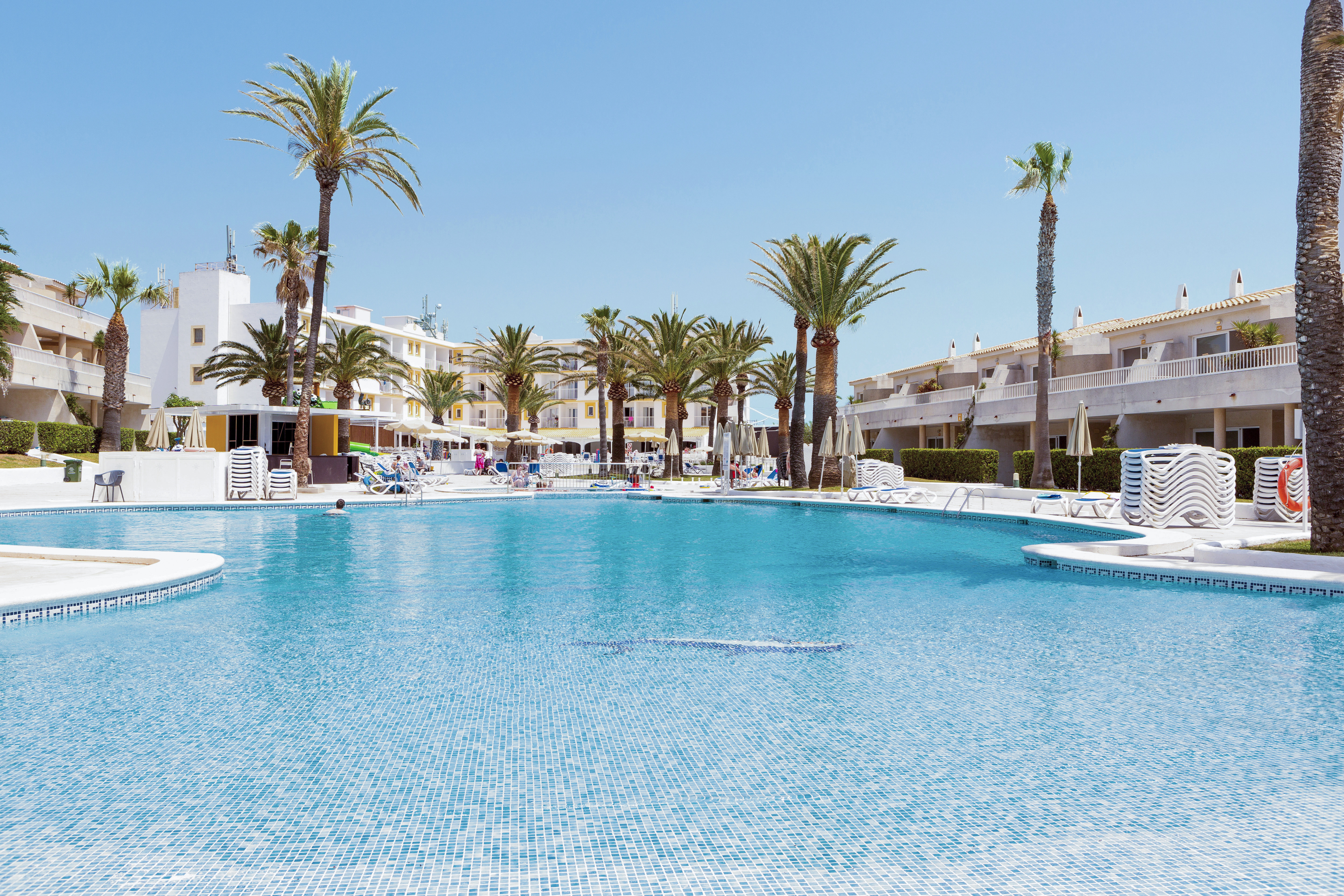 Los Delfines Hotel 38/40