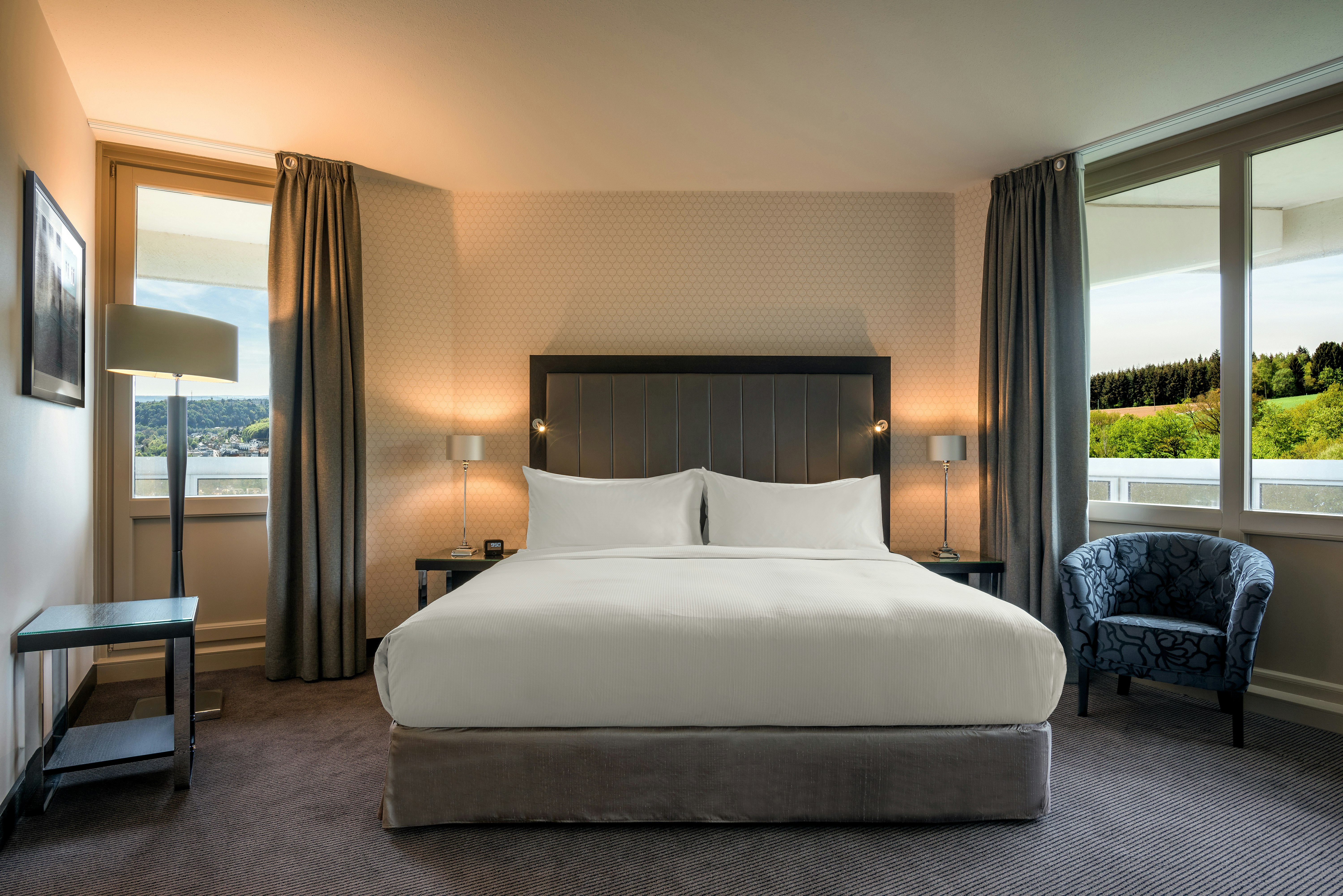 DELUXE, SUITE
