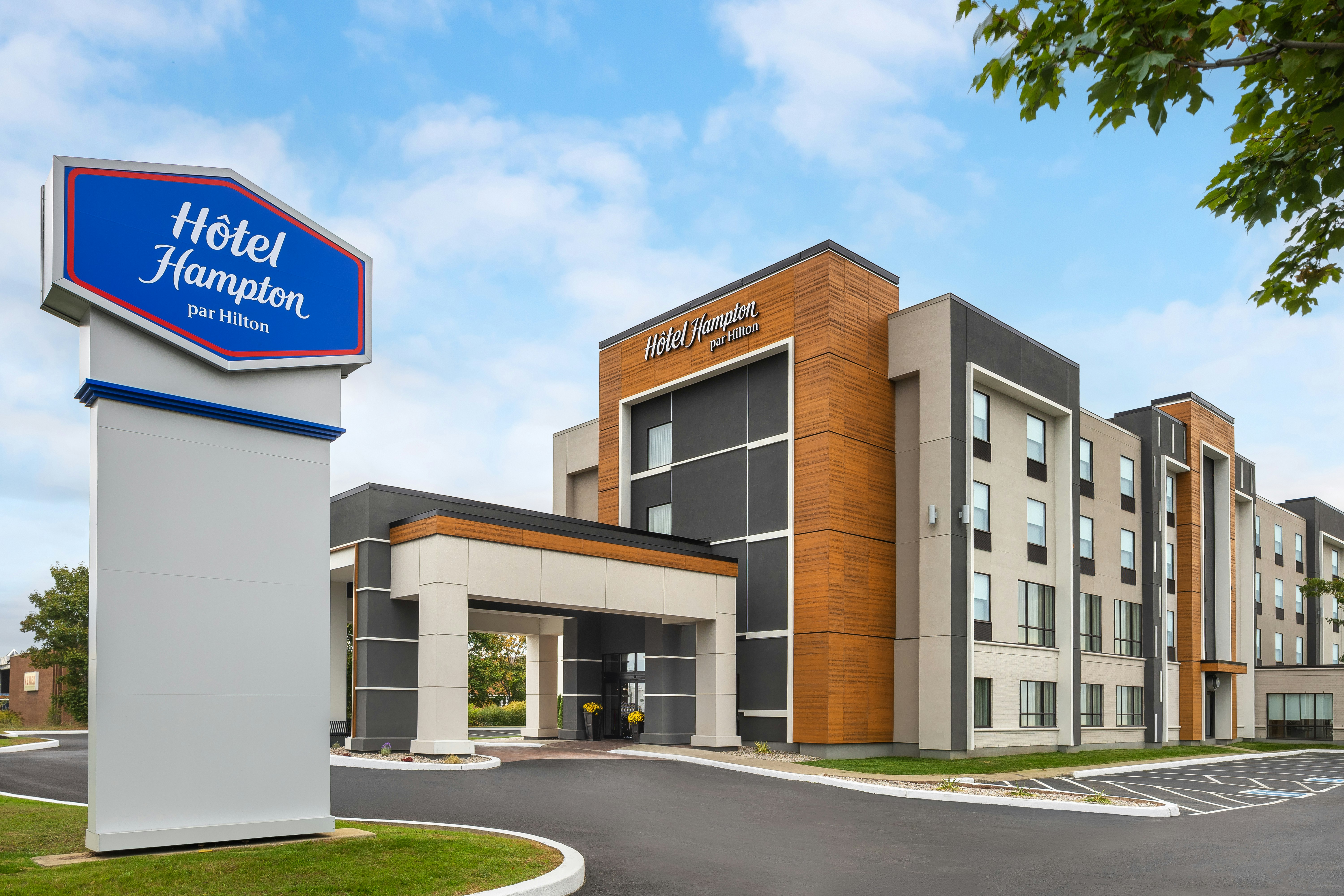 Hampton Inn and Suites by Hilton Montreal Dorval 22/23
