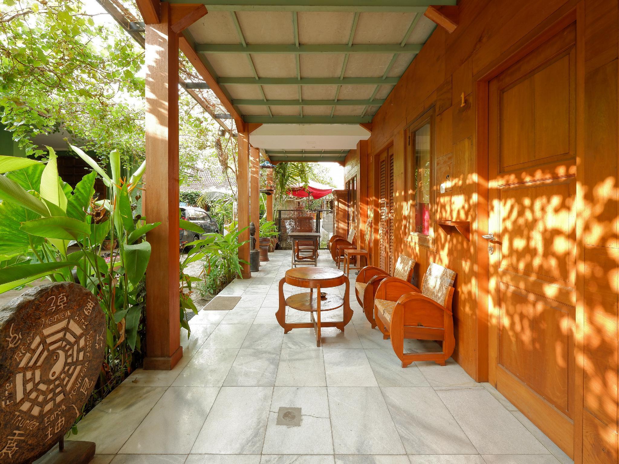 OYO 4016 Tan Jokteng Guest House 32/51