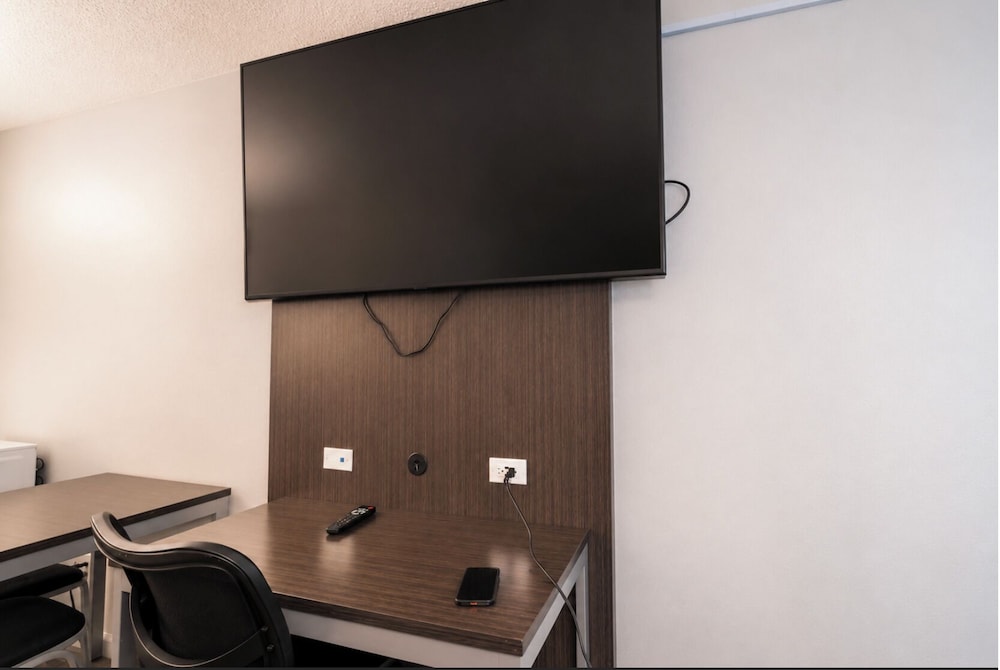 Envi Boutique Hotel 66/74