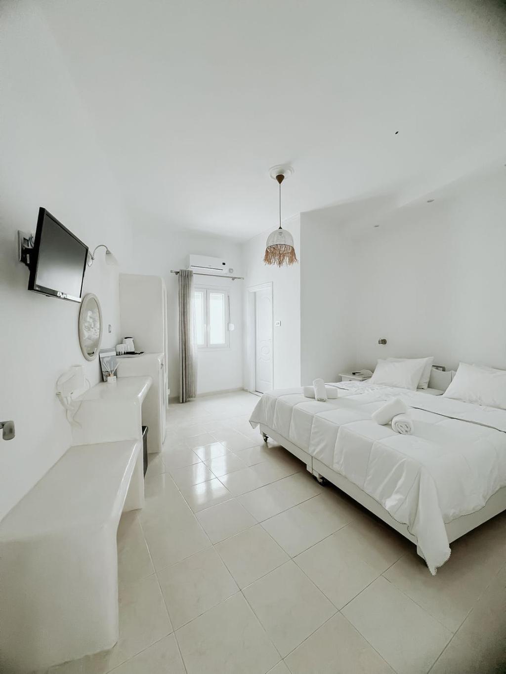 Hotel Thirasia 21/98