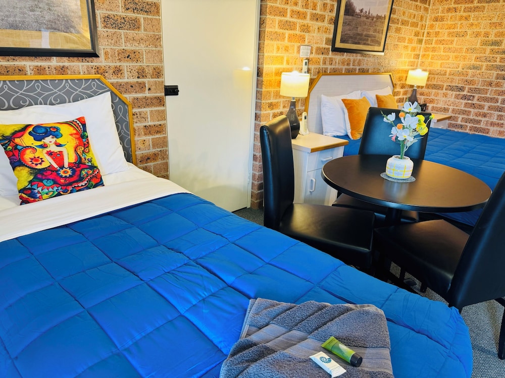 Town & Country Motor Inn 13/58