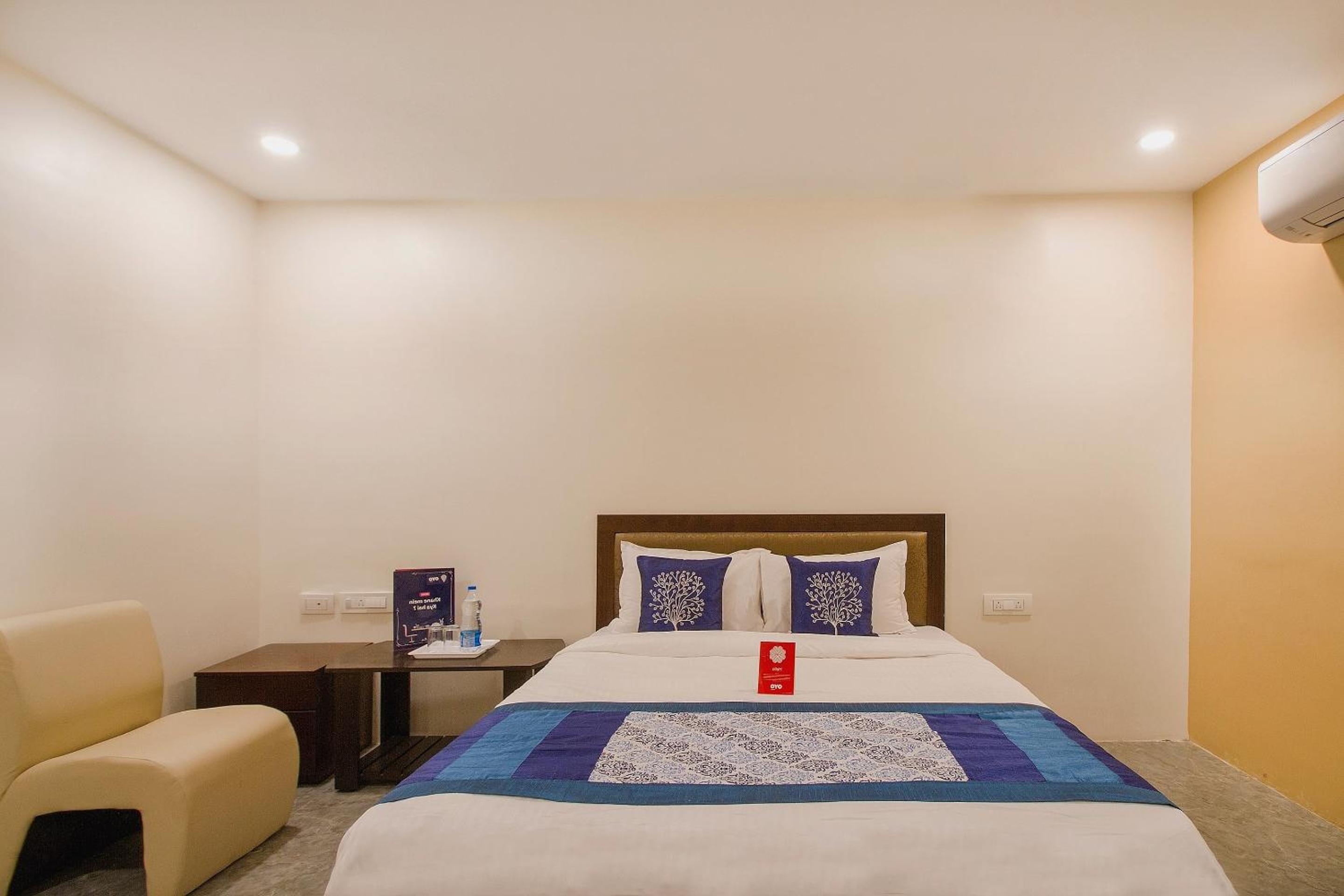 Oyo 10225 Hotel Sree Chandana 30/50
