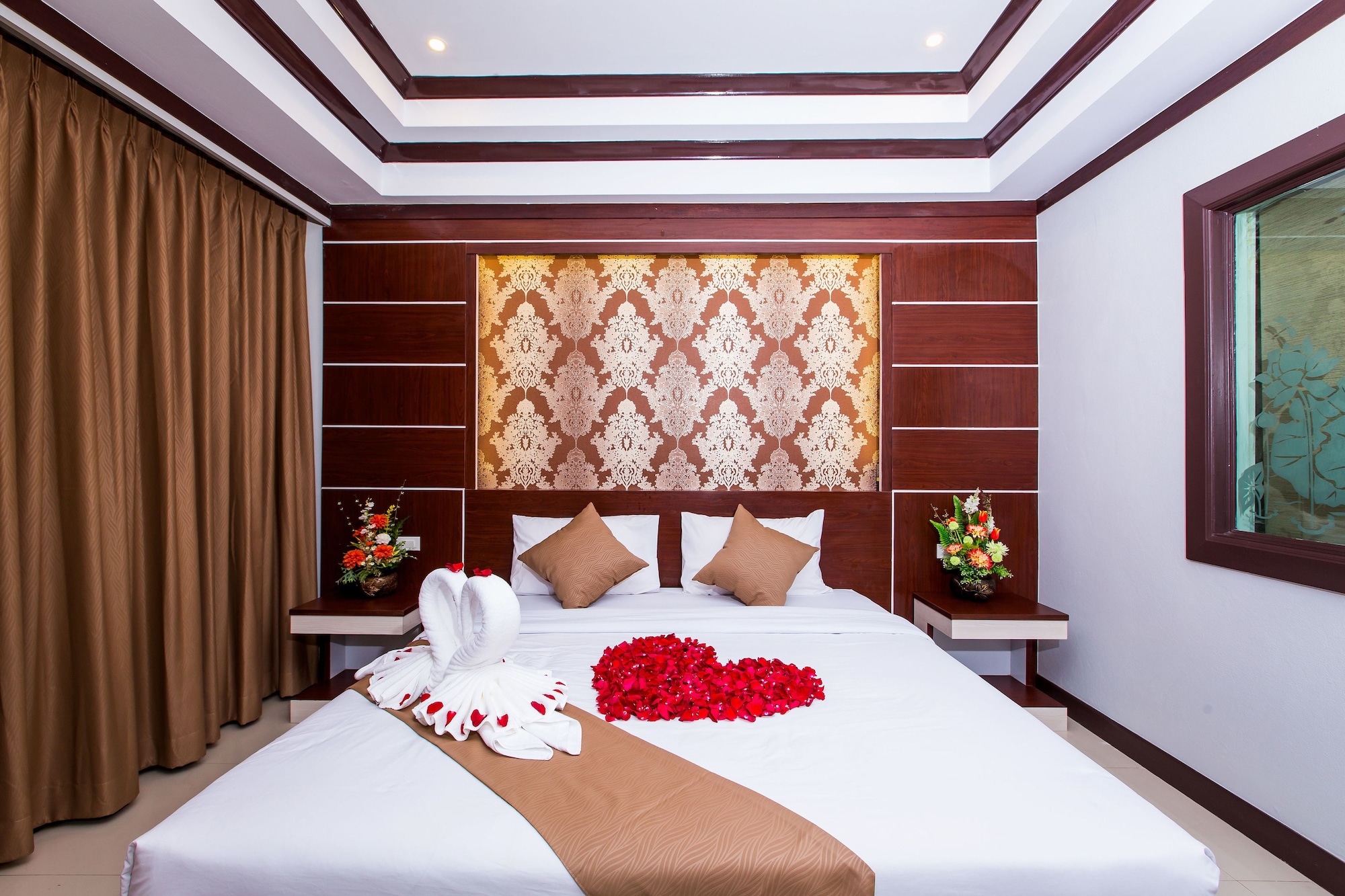 DELUXE, DOUBLE BED
