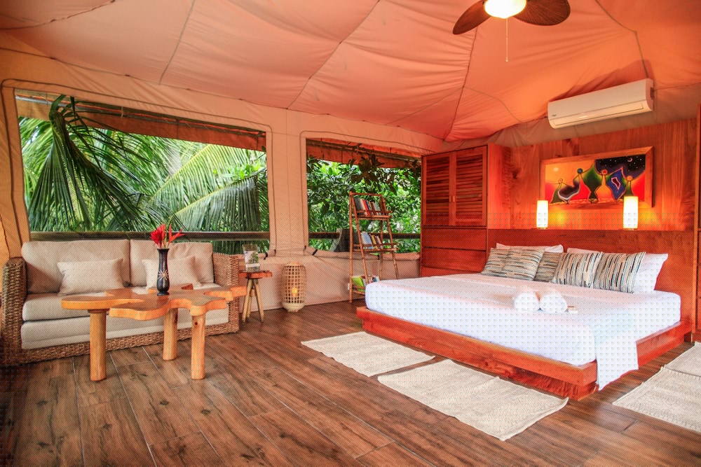 Tropico Latino Hotel 45/74