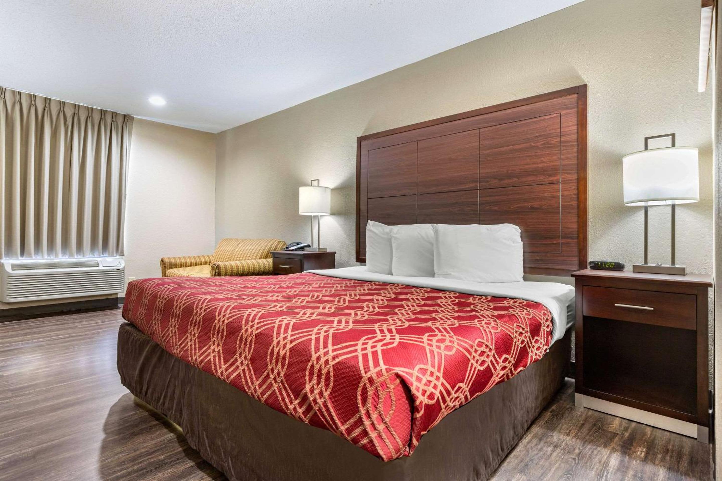 ROOM, KING BED, SMOKING