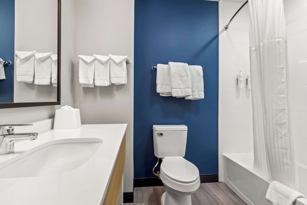 Room, 2 Queen Beds, Accessible, Spark by Hilton Catoosa Tulsa 9/10