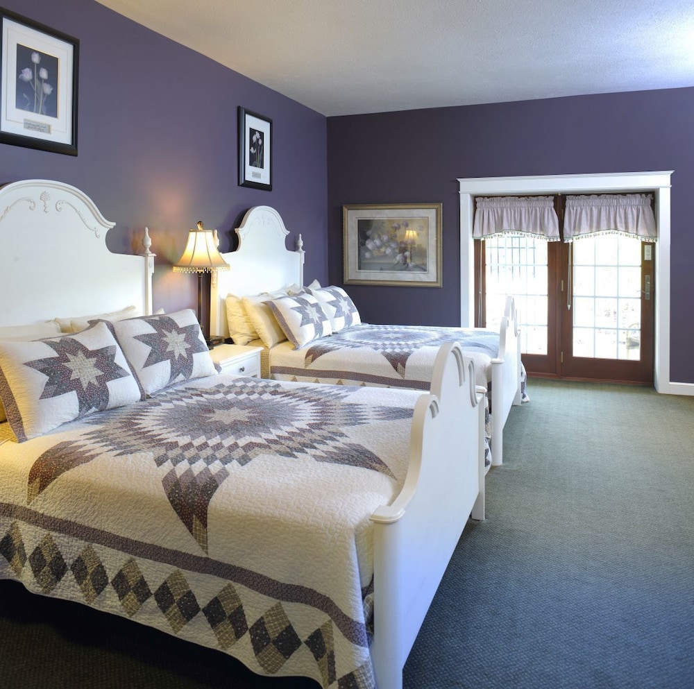 Carlisle Inn Sugarcreek 46/58