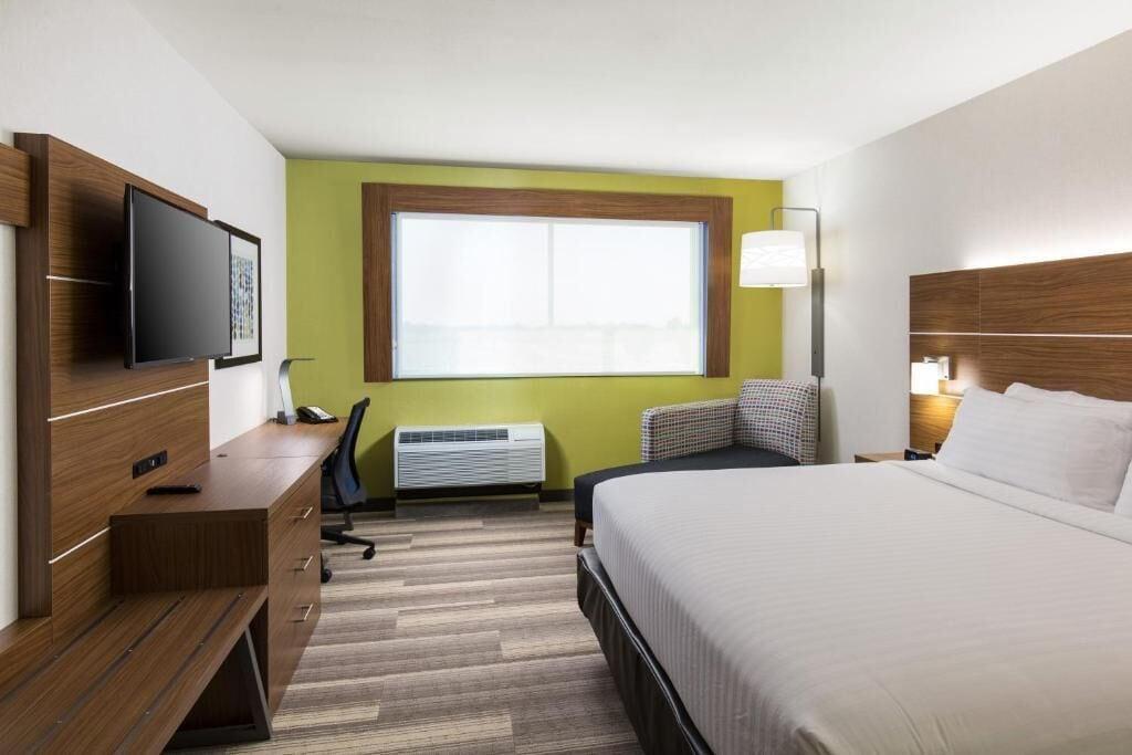 suite, multiple beds