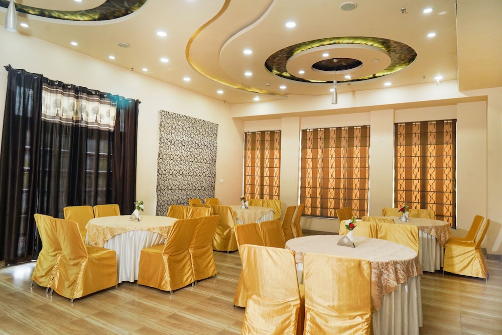 Hotel Yash Regency 33/49