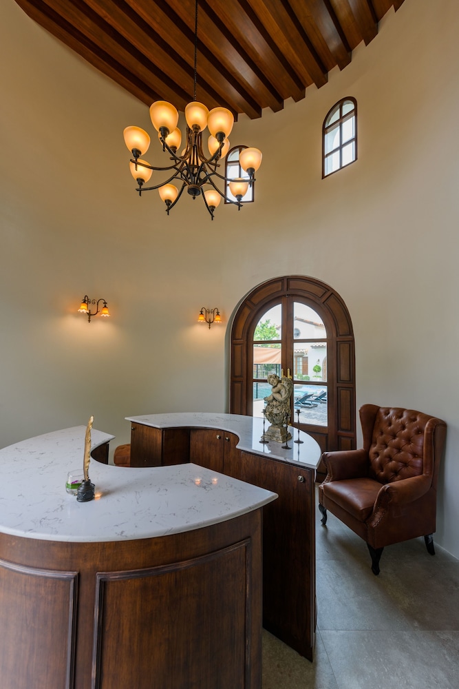 Villa Seville 6/50