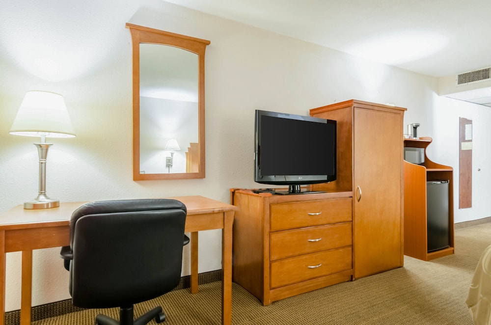 Wyndham Garden Salina Conference Center 24/26