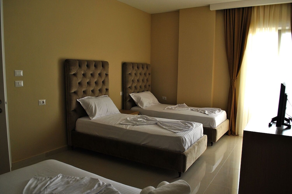 Hotel Frojd 4/22