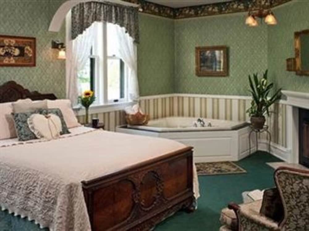 Old Rittenhouse Inn 10/50