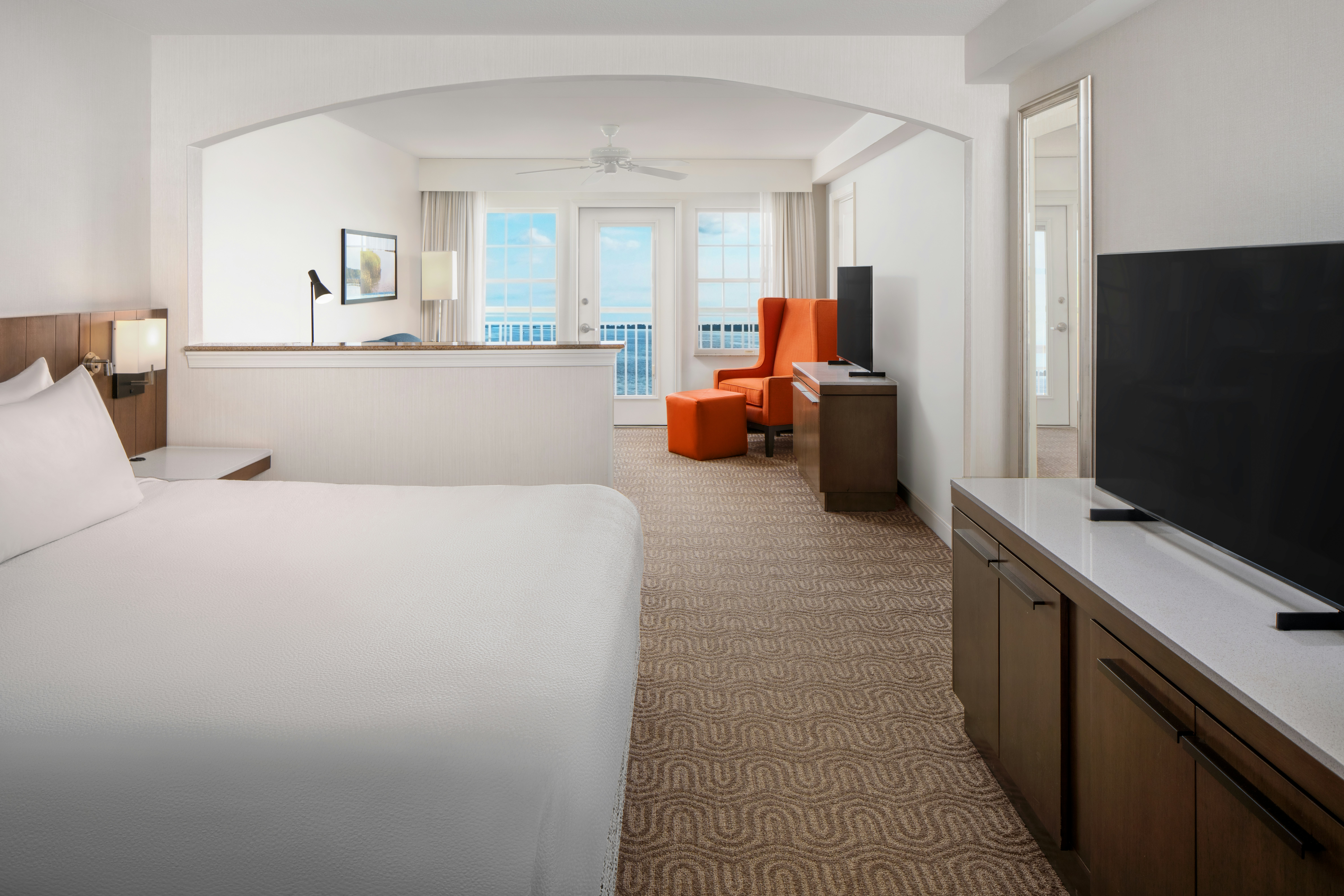 Junior Suite, King Bed, Bay Front