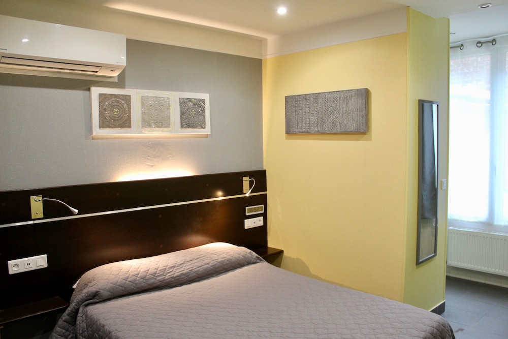 Hotel des Pyrenees 22/50
