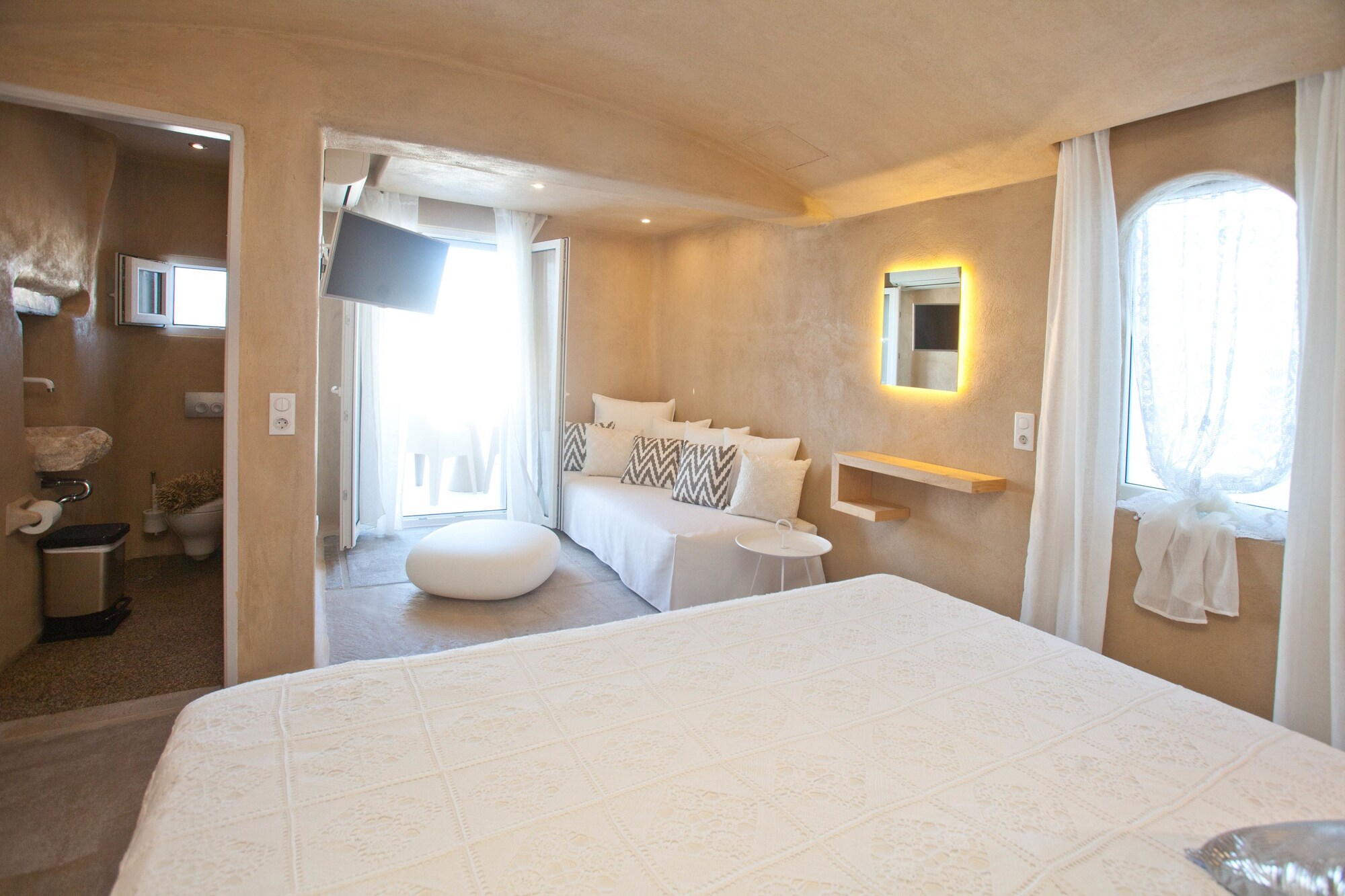 EXECUTIVE, SUITE, PRIVATE POOL