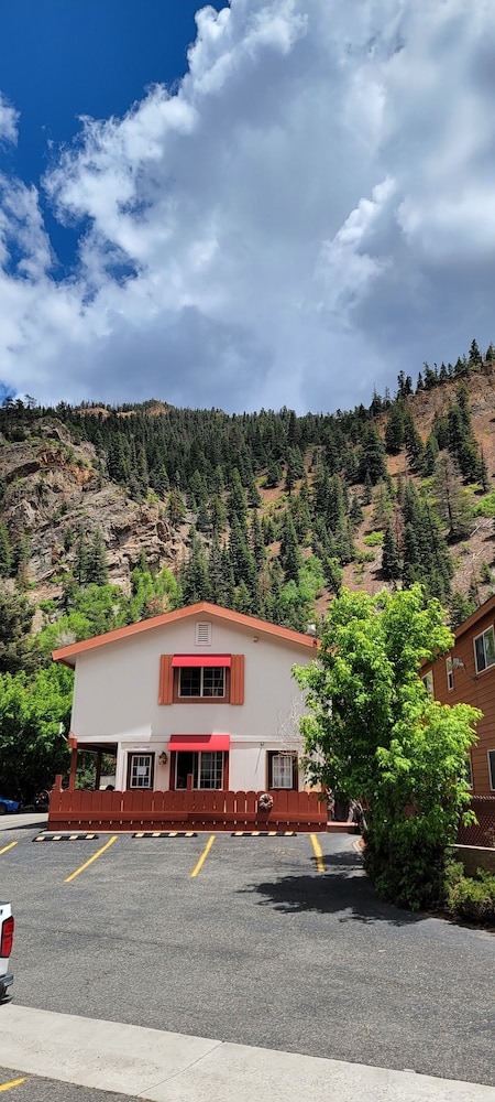 Hot Springs Inn 4/50