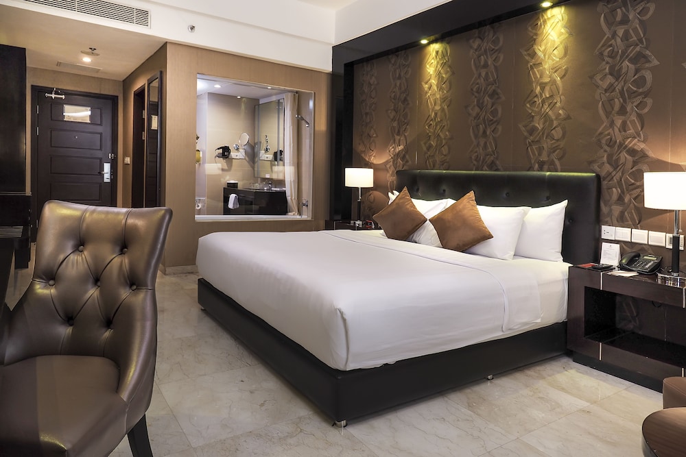 Grand Mercure Solo Baru 15/40
