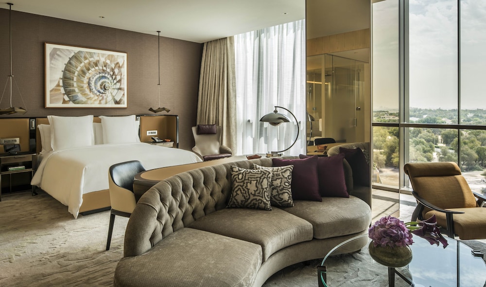 Four Seasons Hotel Dubai International Financial Centre 33/86